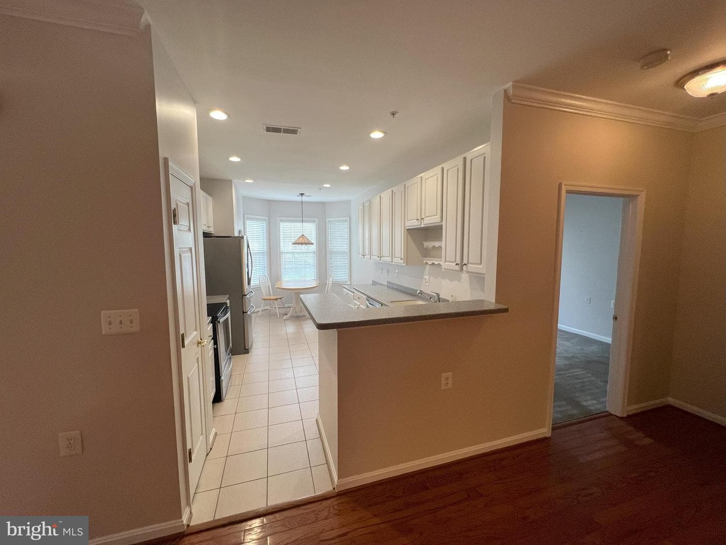 303 Fidgeway Lane photo 6