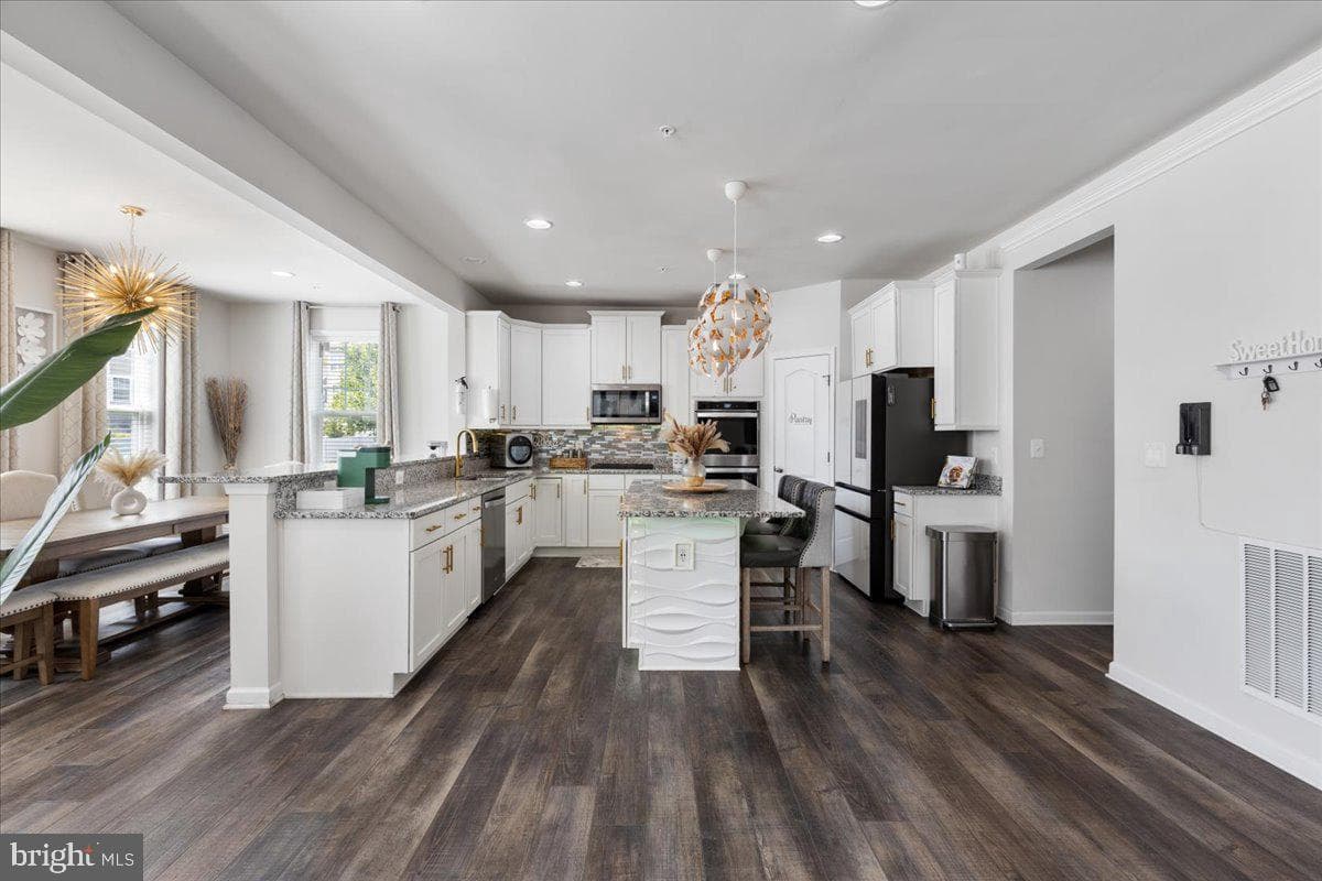 9005 Hunt Meadow Lane photo 12