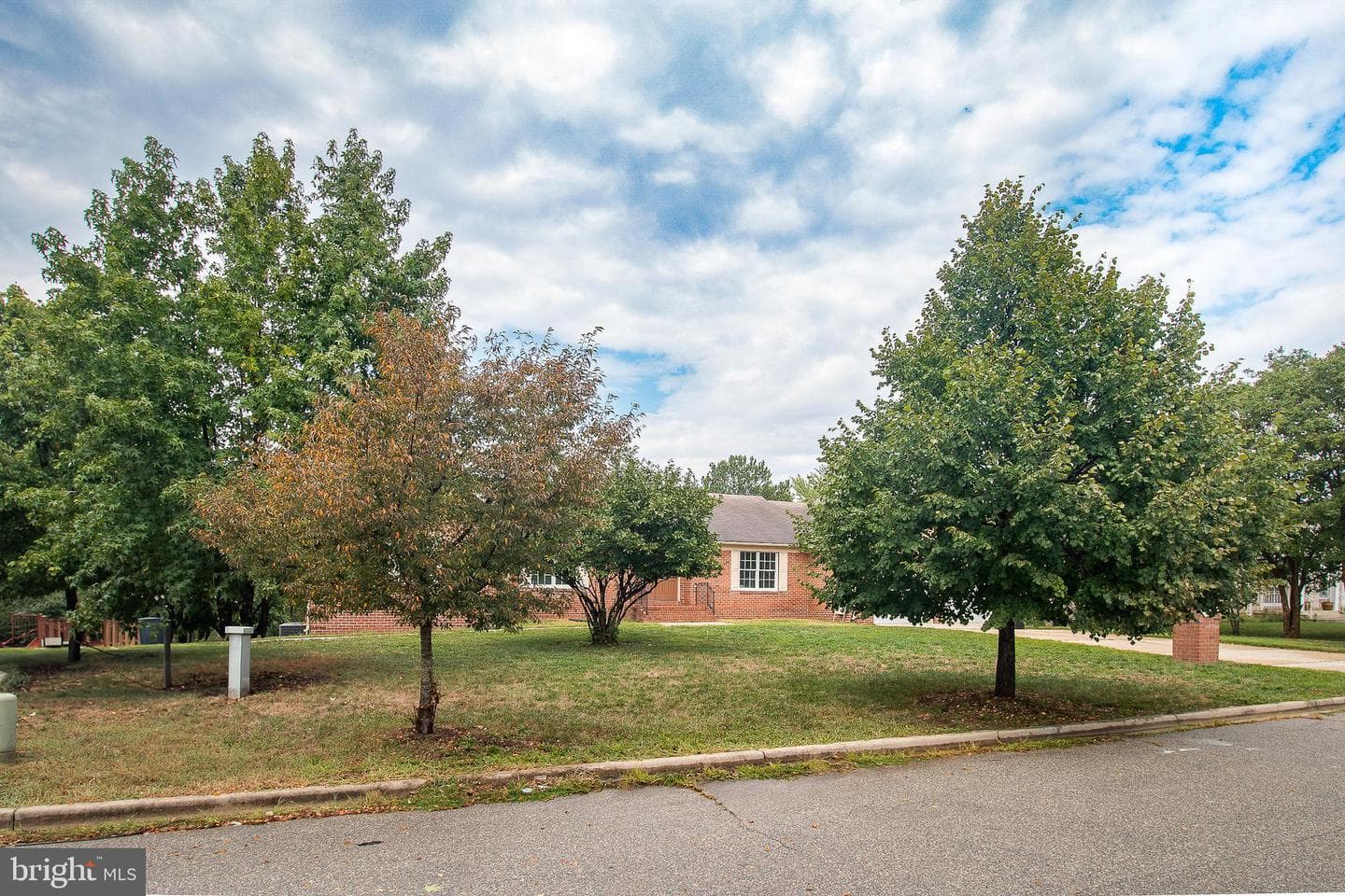 909 Amer Drive photo 3