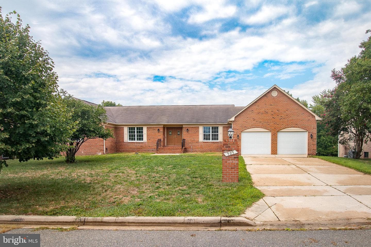 909 Amer Drive photo 4