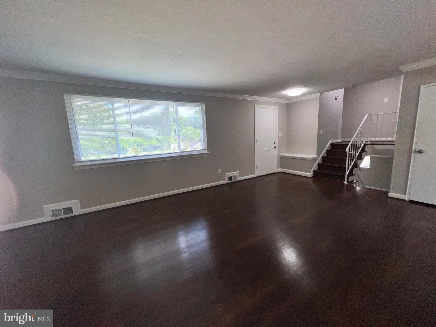 7112 Adelphi Road photo 3