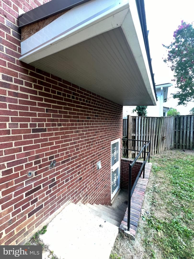 7112 Adelphi Road photo 32