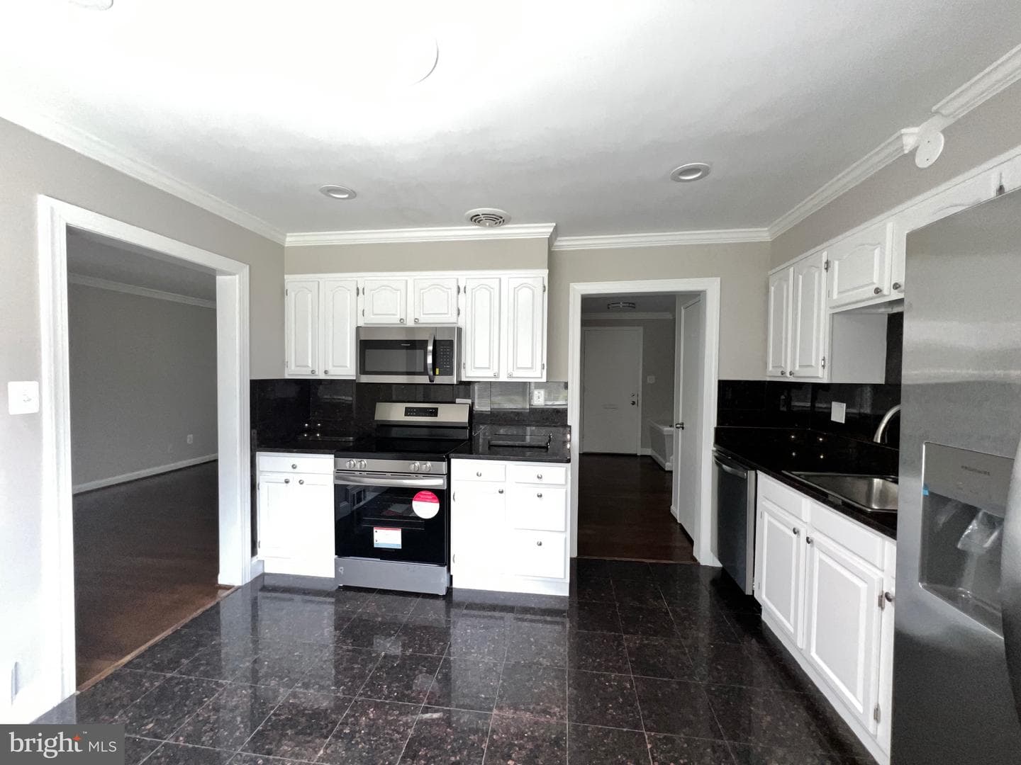 7112 Adelphi Road photo 8