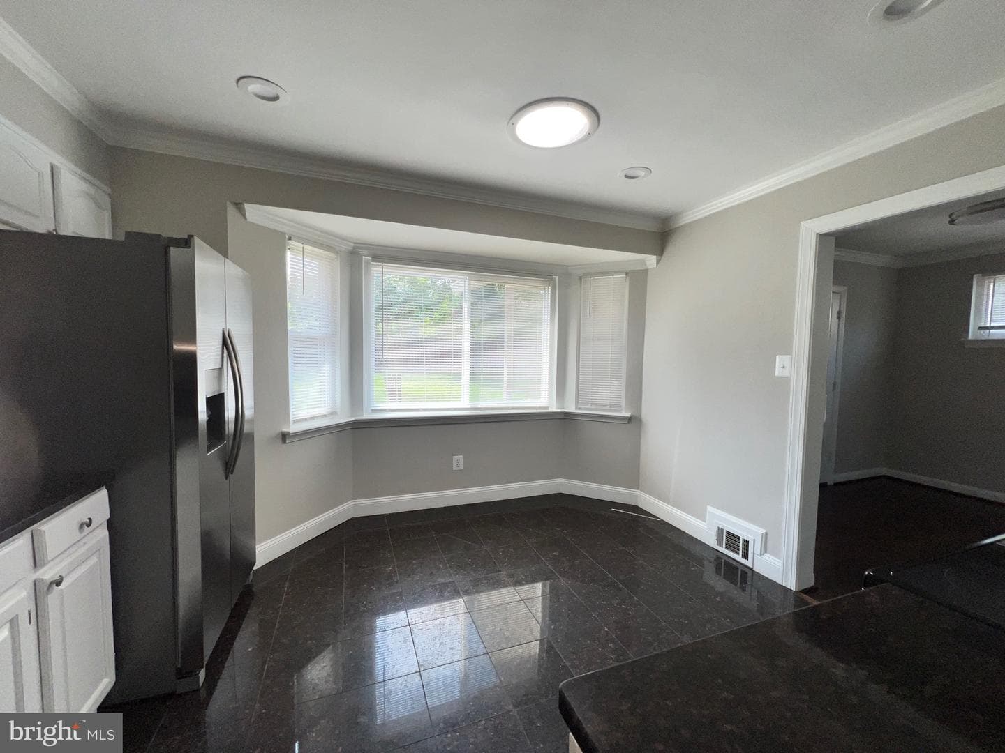7112 Adelphi Road photo 9