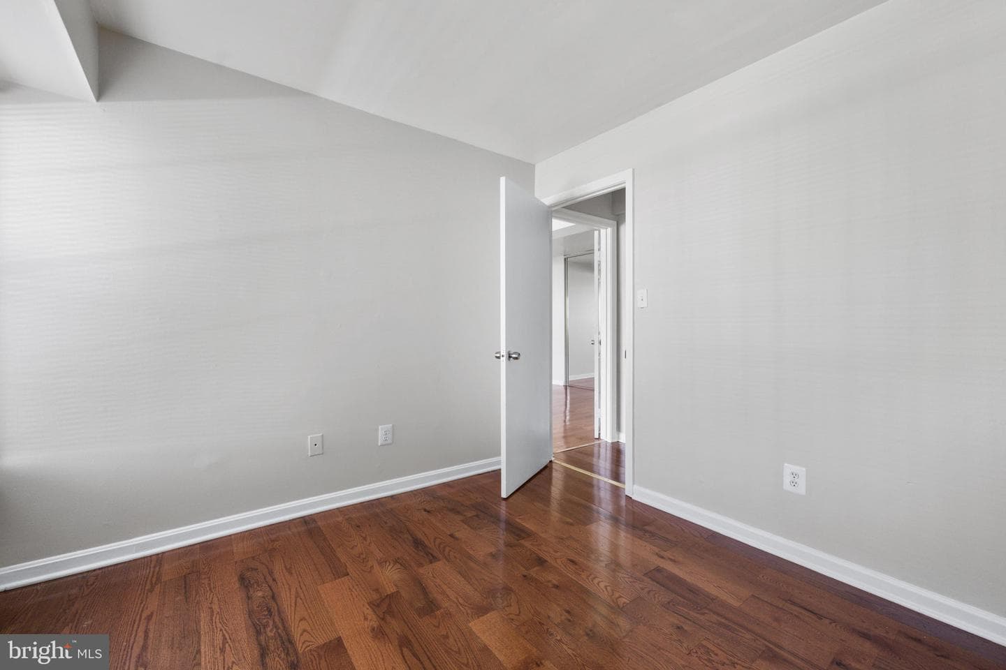 7946 Lakecrest Drive photo 10