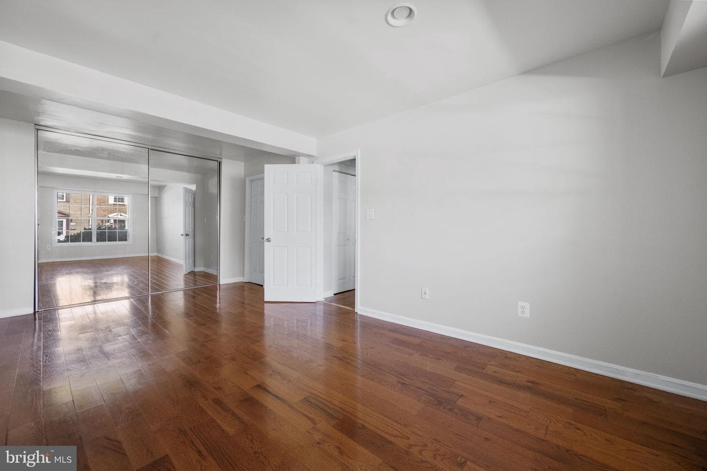 7946 Lakecrest Drive photo 13