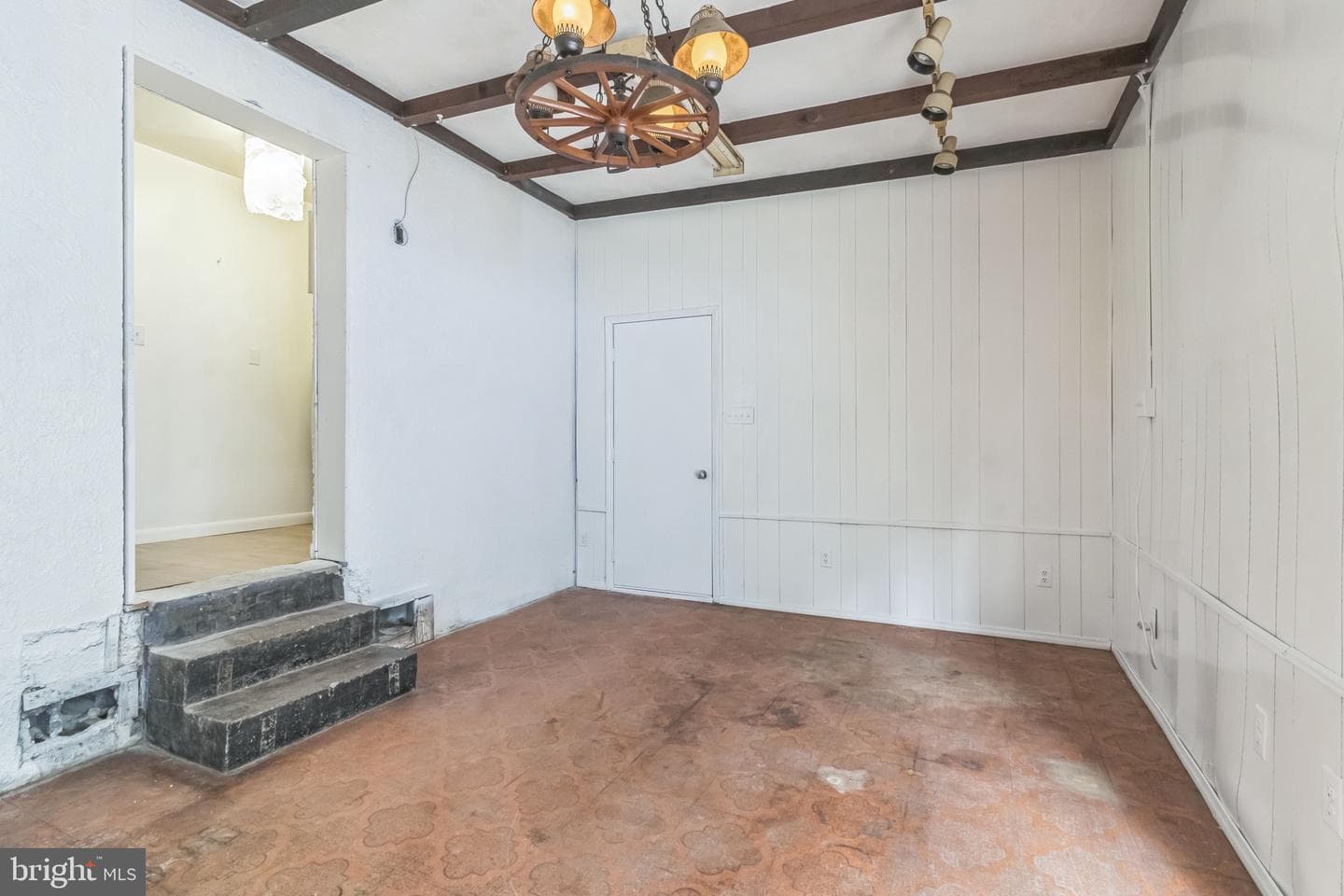8704 Timothy Road photo 10