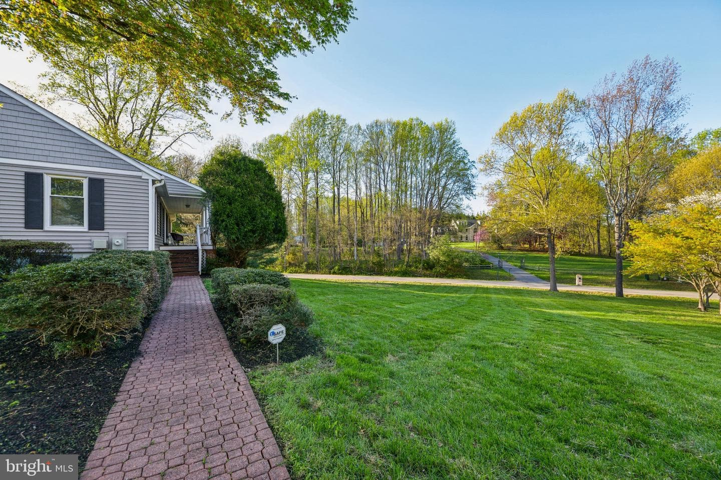 16812 Queen Anne Road photo 3