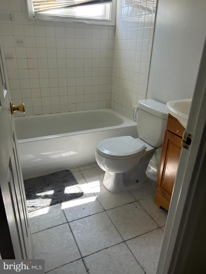 2507 Colebrooke Drive photo 2