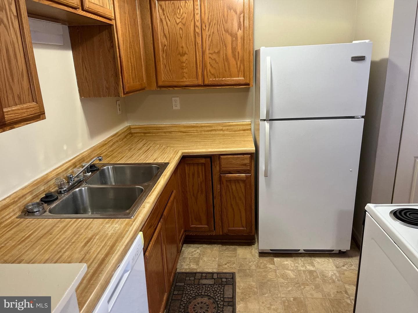 332 Shady Glen Drive photo 3