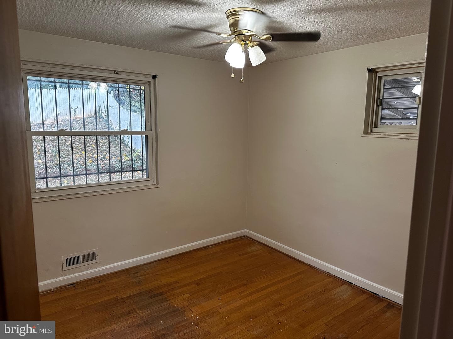 5304 Kenmont Road photo 4