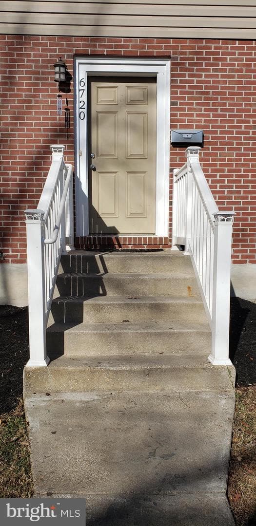 6720 Knollbrook Drive photo 2