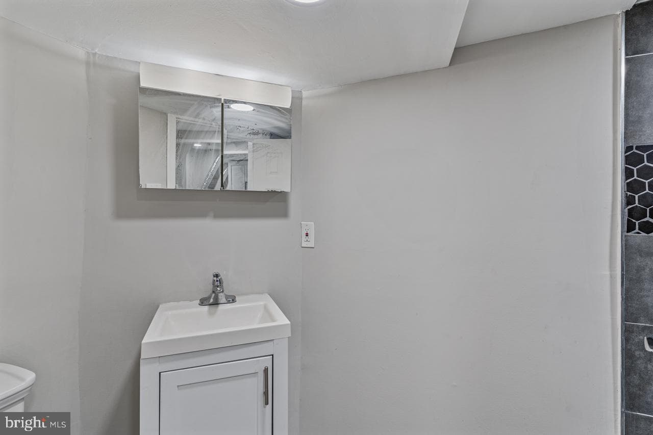 6008 Addison Road photo 25