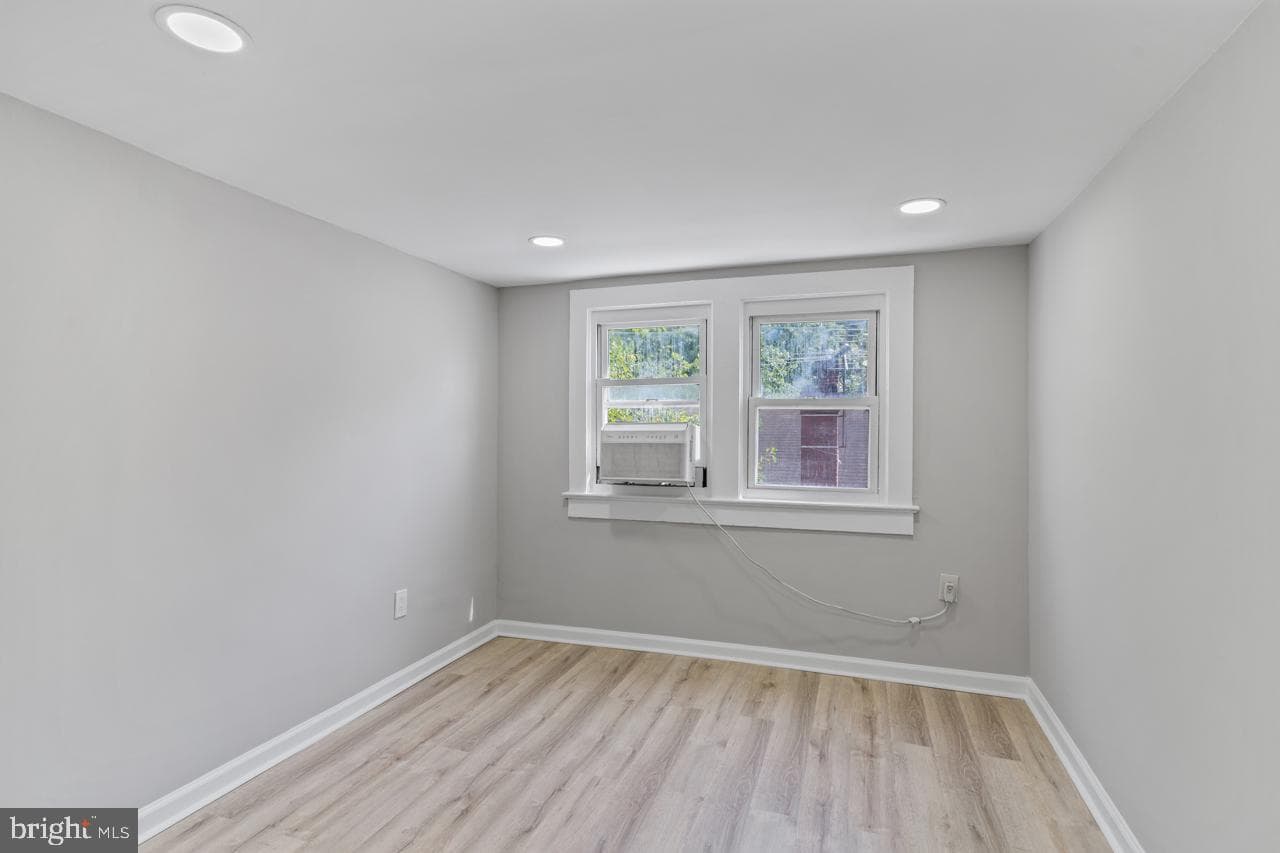 6008 Addison Road photo 3