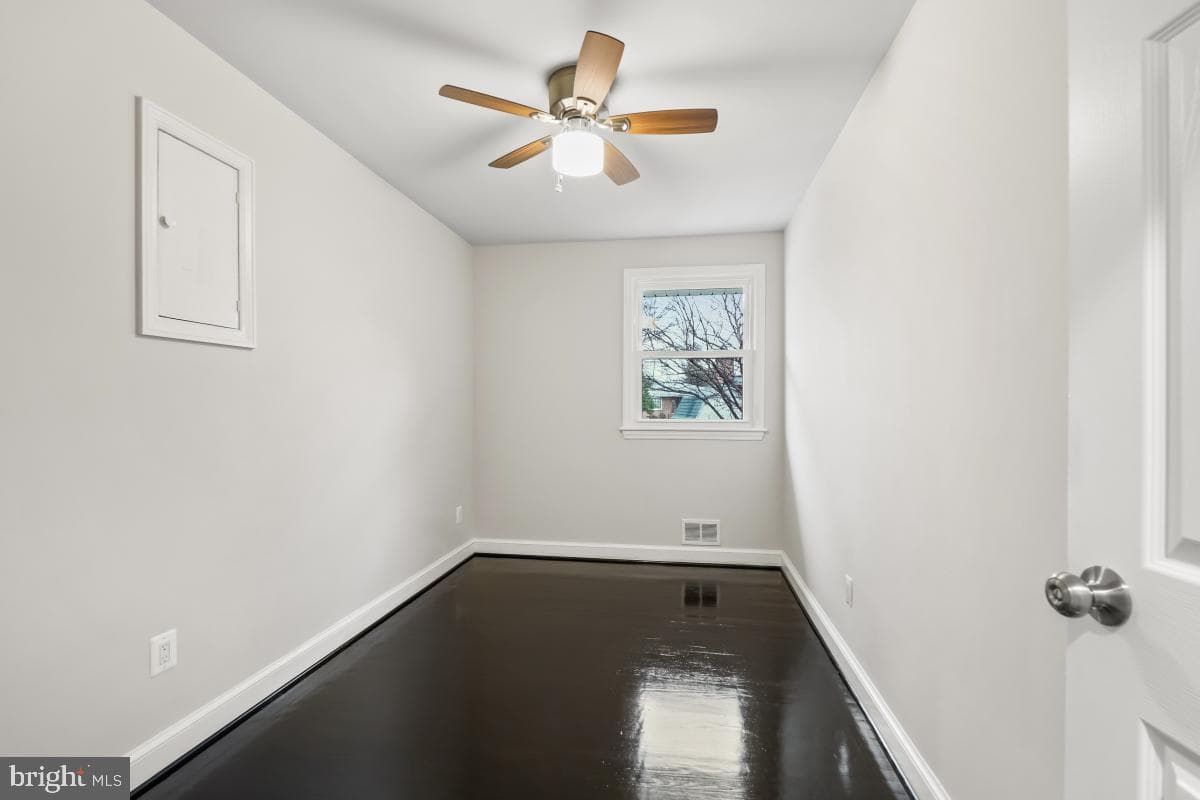 2106 Oakwood Street photo 18