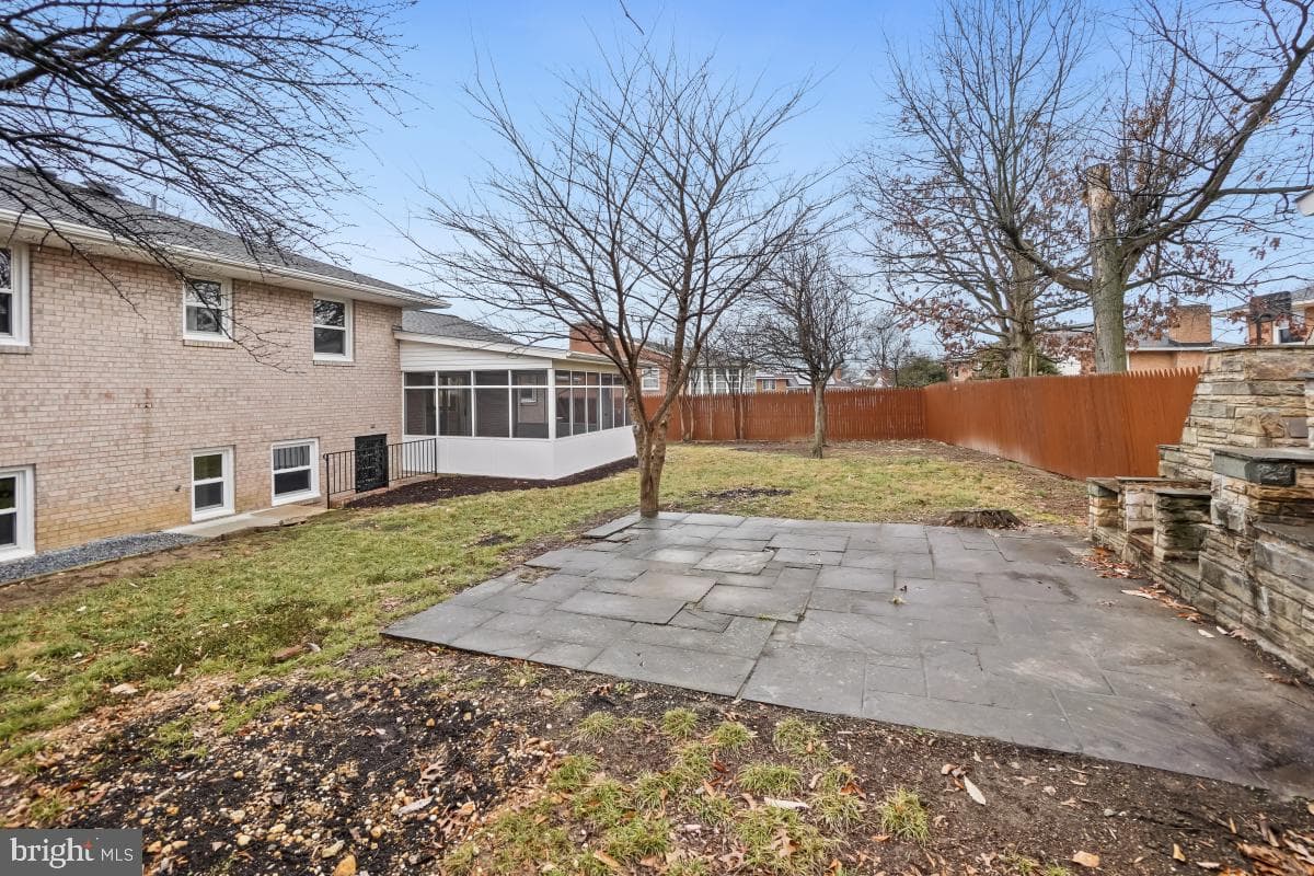 2106 Oakwood Street photo 28