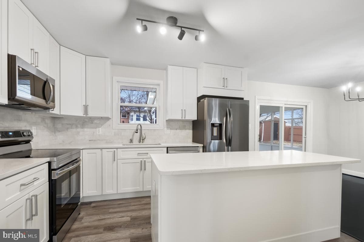 2106 Oakwood Street photo 8