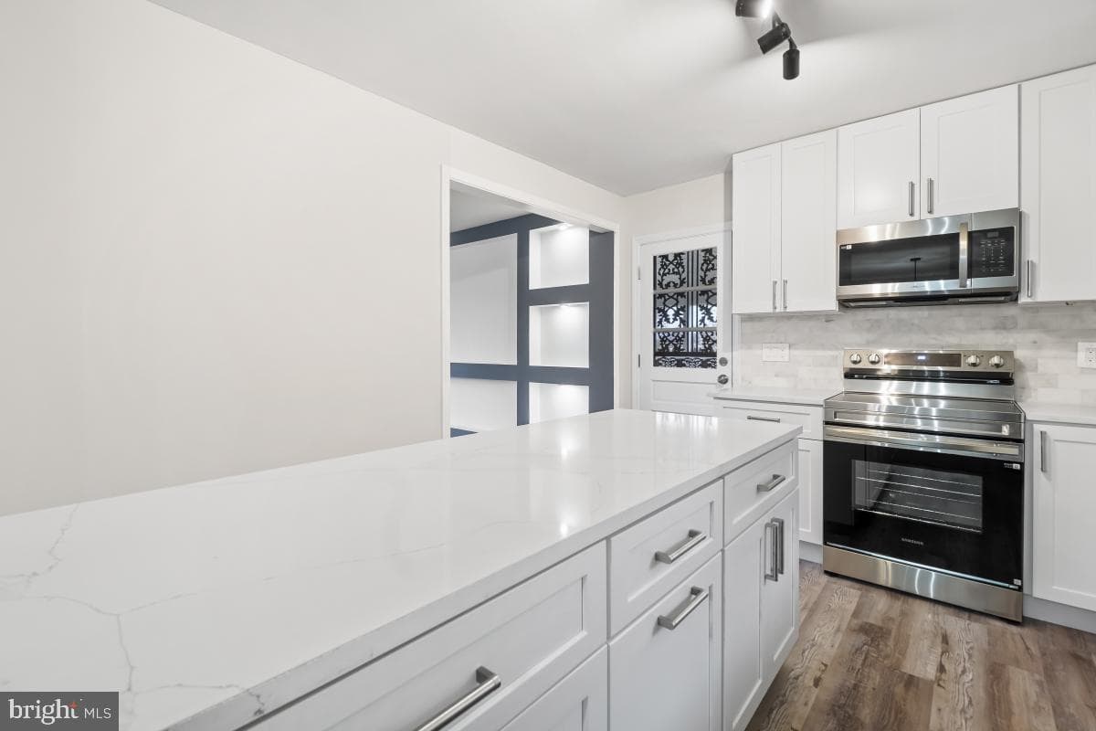 2106 Oakwood Street photo 9