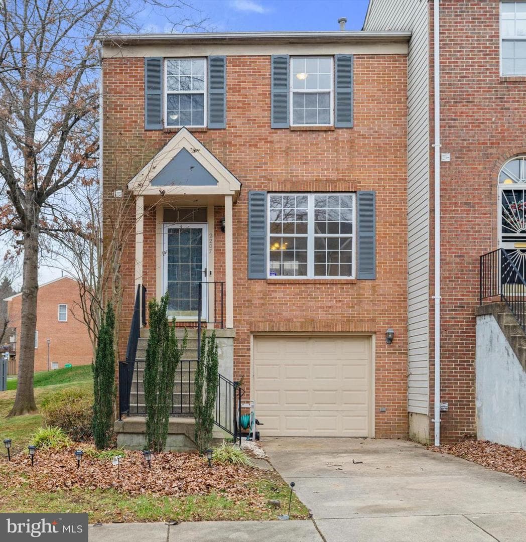 2207 Forest Glade Lane photo 1