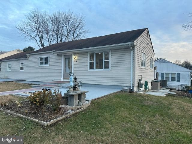 905 White Way photo 1