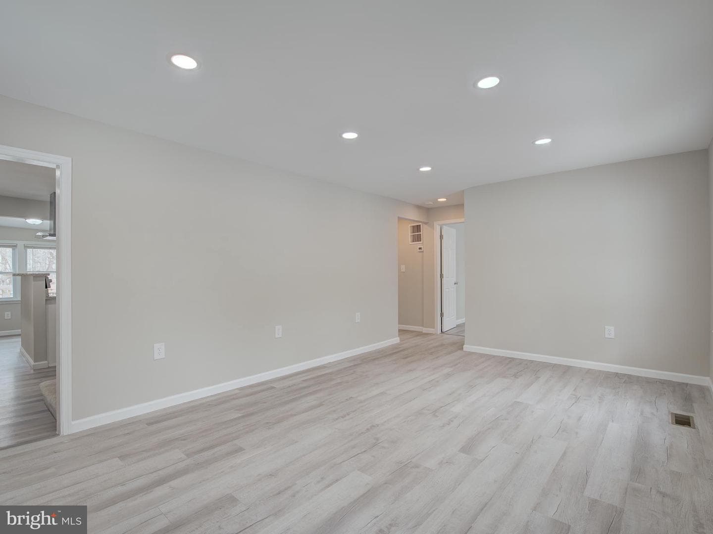 14625 Livingston Road photo 9