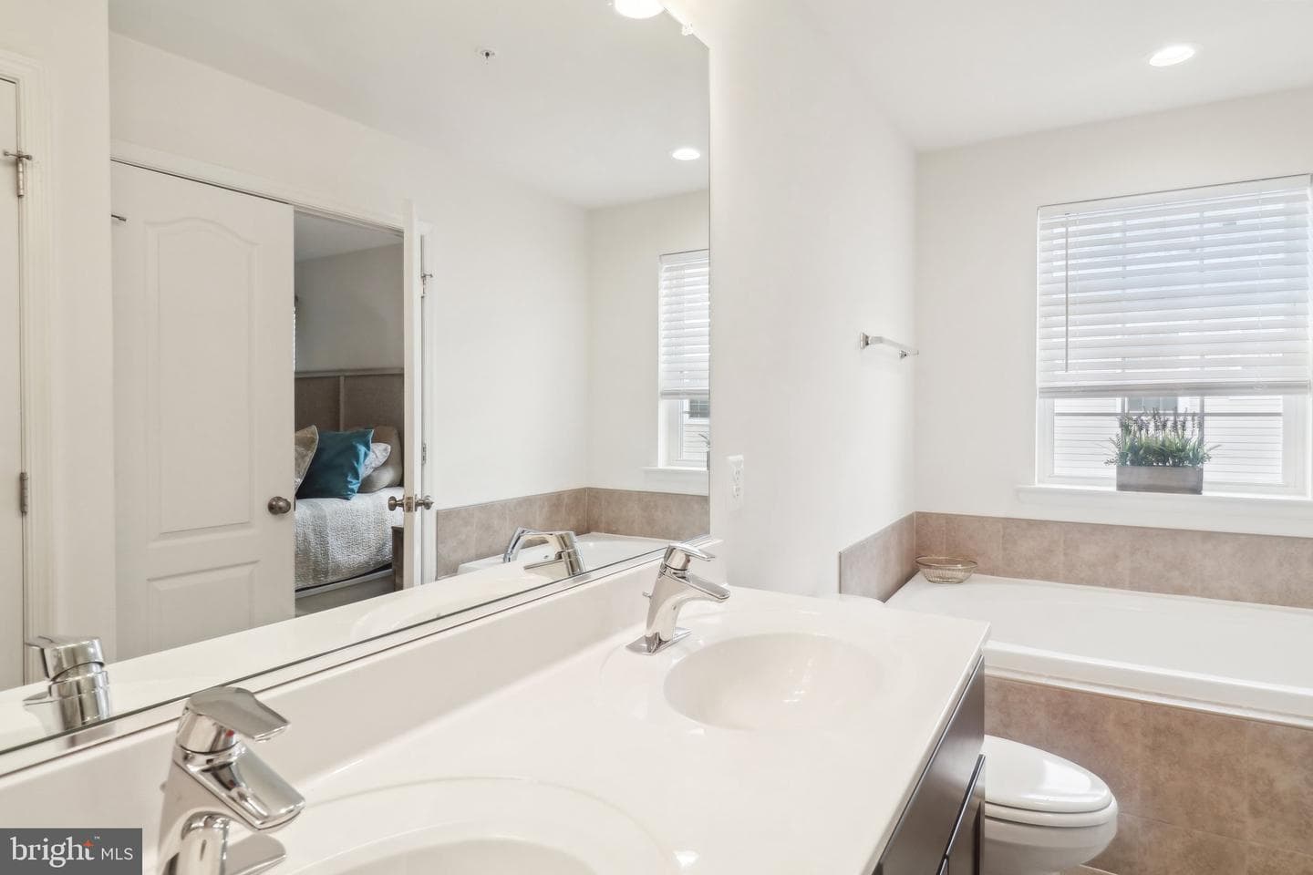 5329 Greenwich Circle photo 34