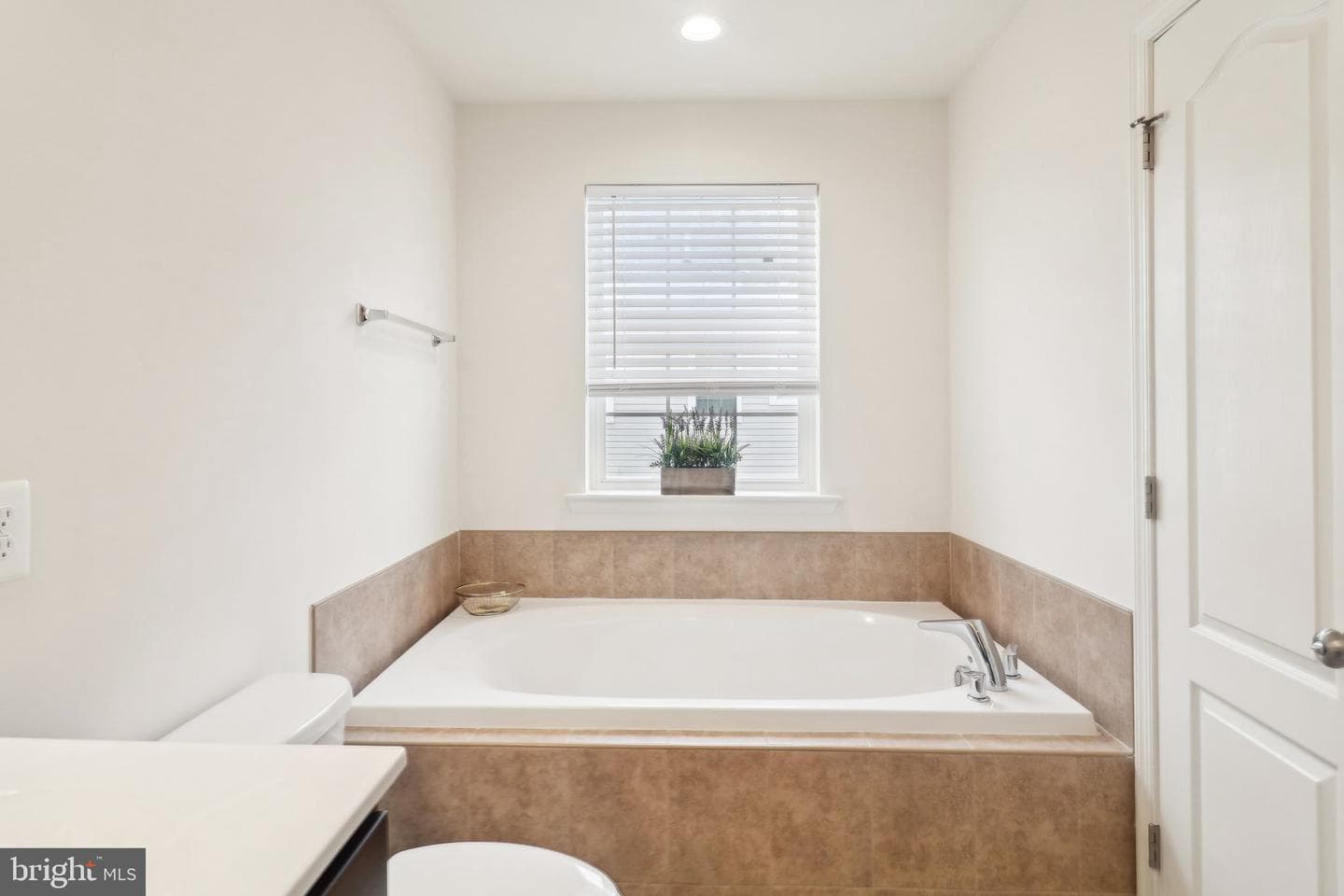 5329 Greenwich Circle photo 35