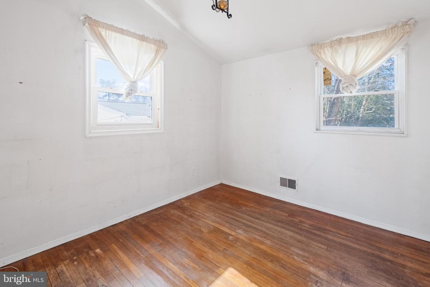 11710 Emack Road photo 8