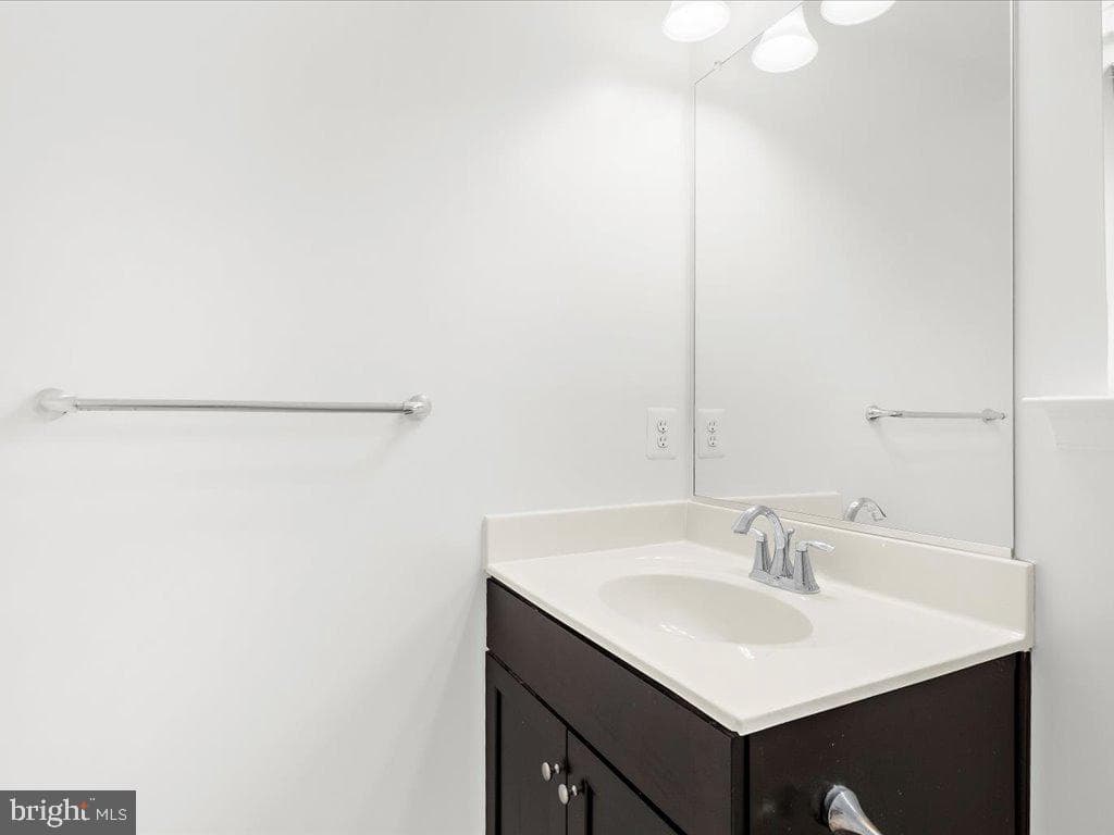 520 Victorianna Drive photo 32