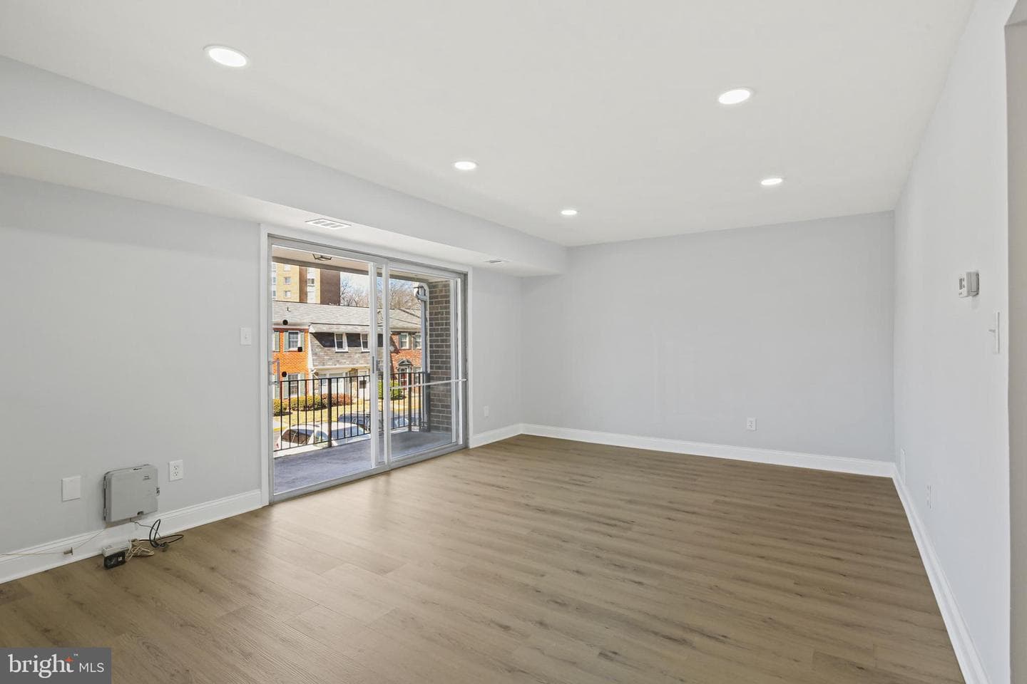 7984 Lakecrest Drive photo 11
