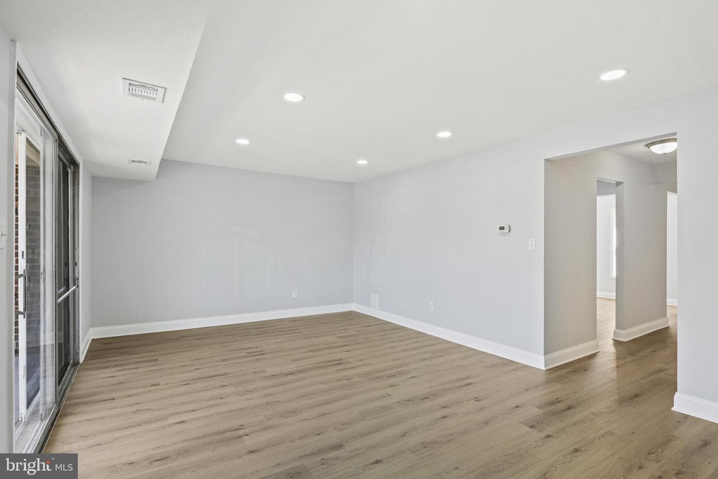 7984 Lakecrest Drive photo 12