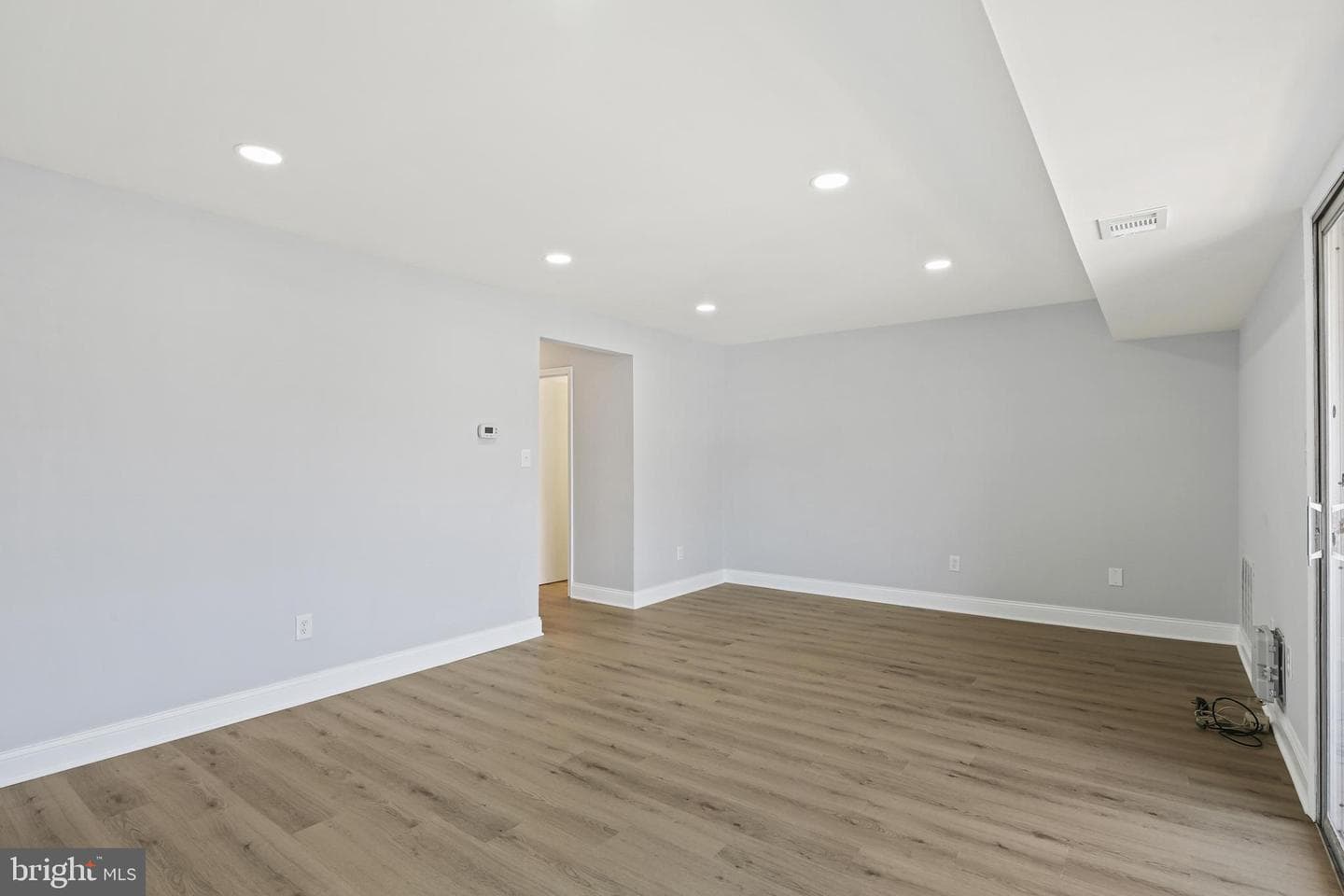 7984 Lakecrest Drive photo 13