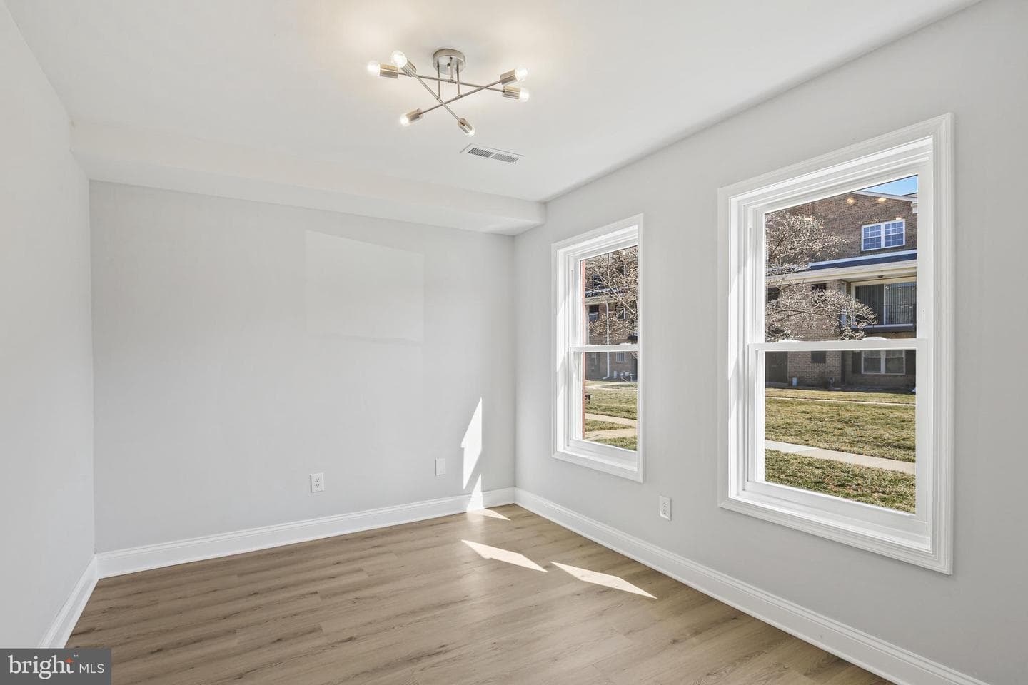 7984 Lakecrest Drive photo 18