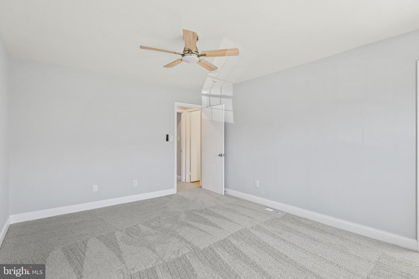 7984 Lakecrest Drive photo 24