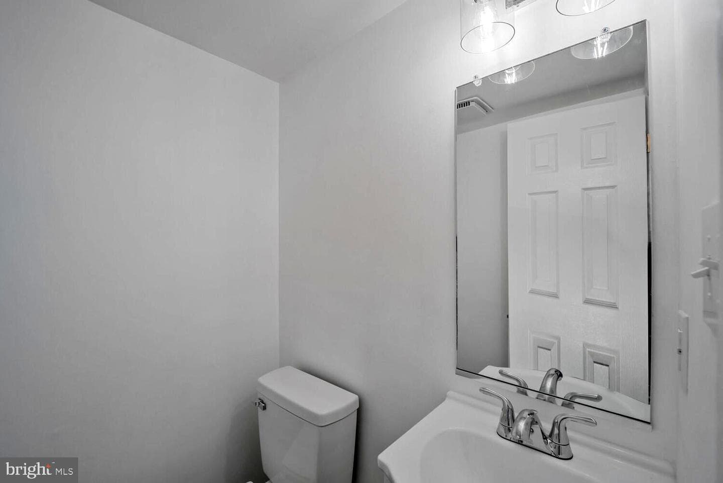905 Nadine Court photo 11