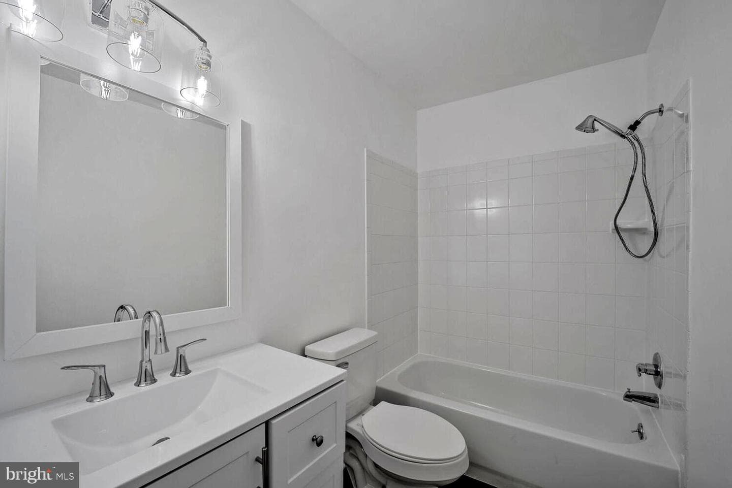 905 Nadine Court photo 7