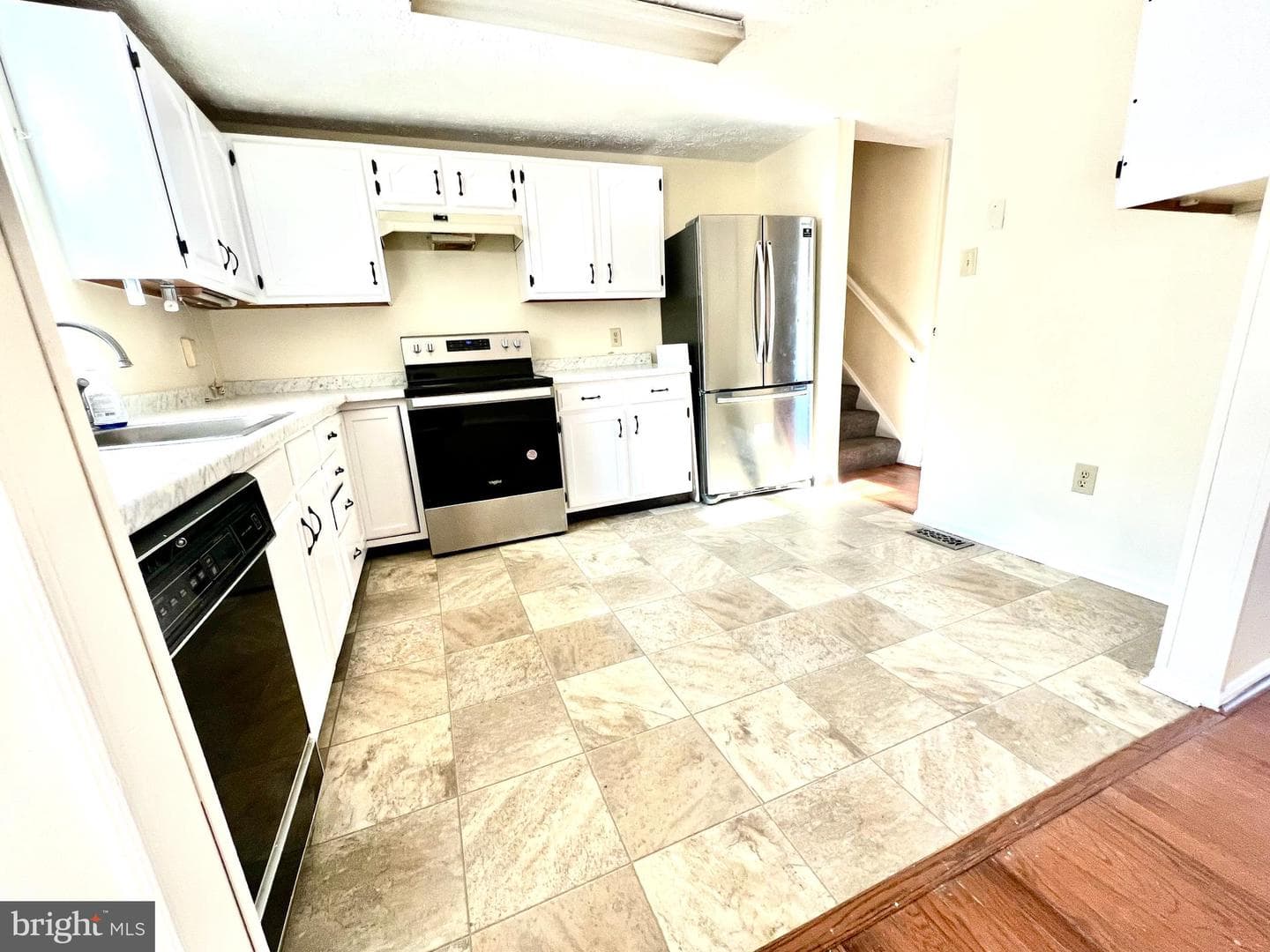 8017 Tiffany Lane photo 8