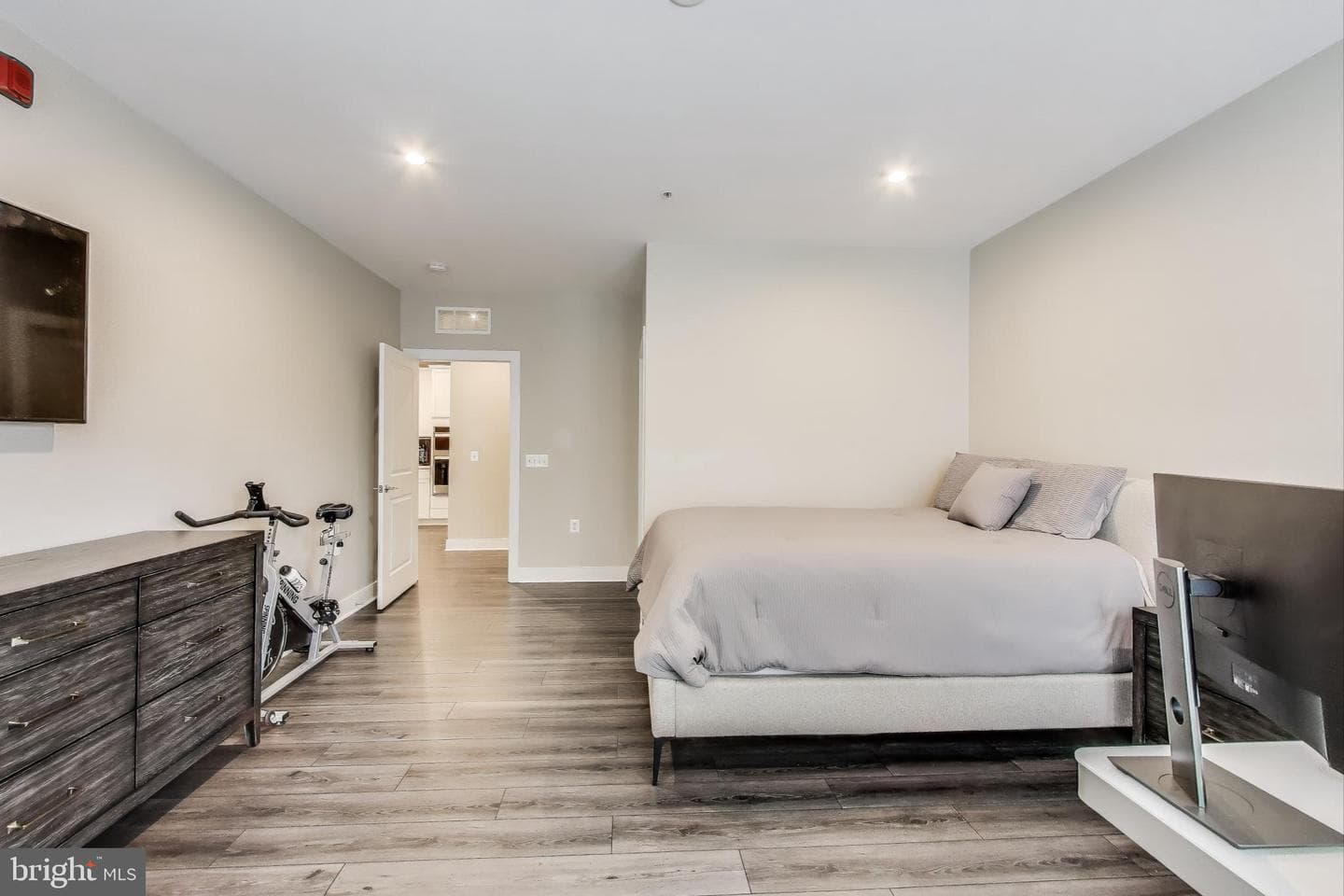 100 Saint Ives Place #208 photo 14