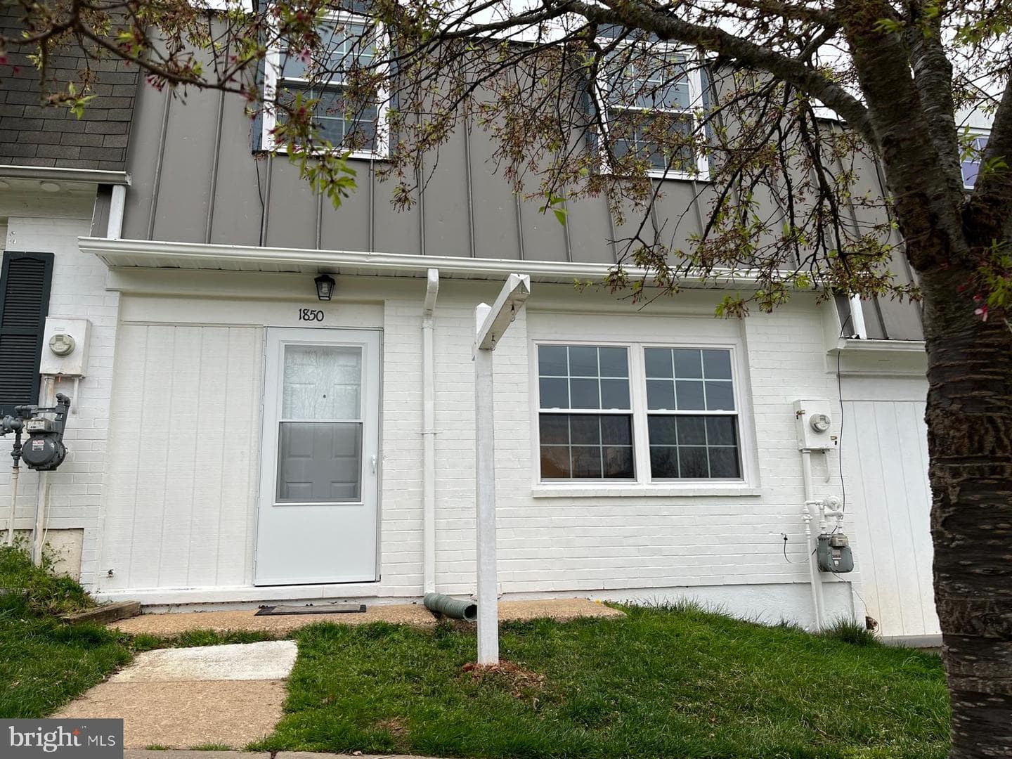 1850 Village Green Drive photo 1