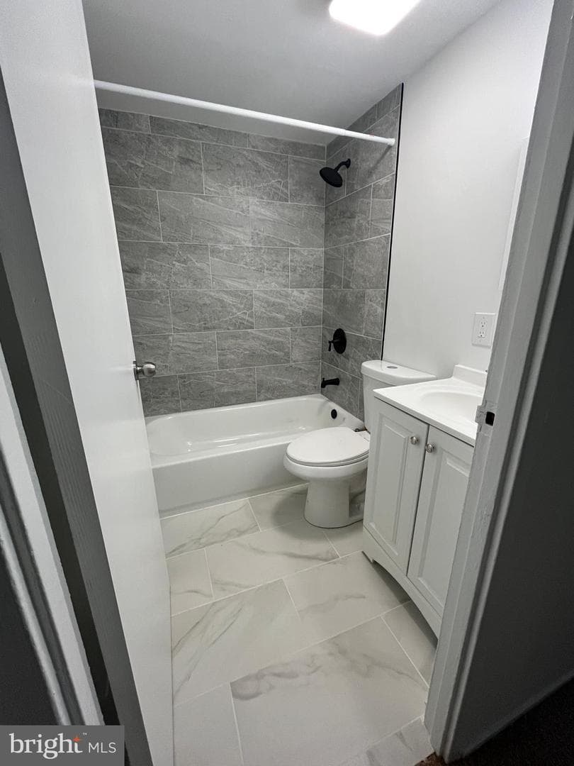 1850 Village Green Drive photo 15