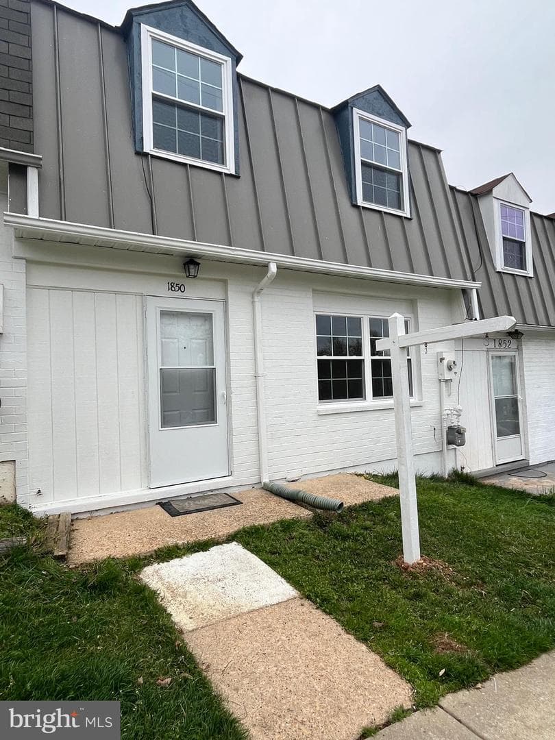 1850 Village Green Drive photo 2