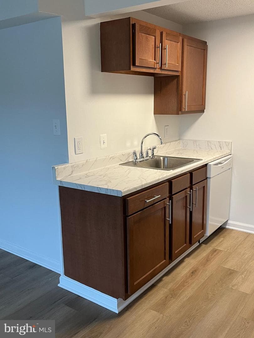 1850 Village Green Drive photo 4