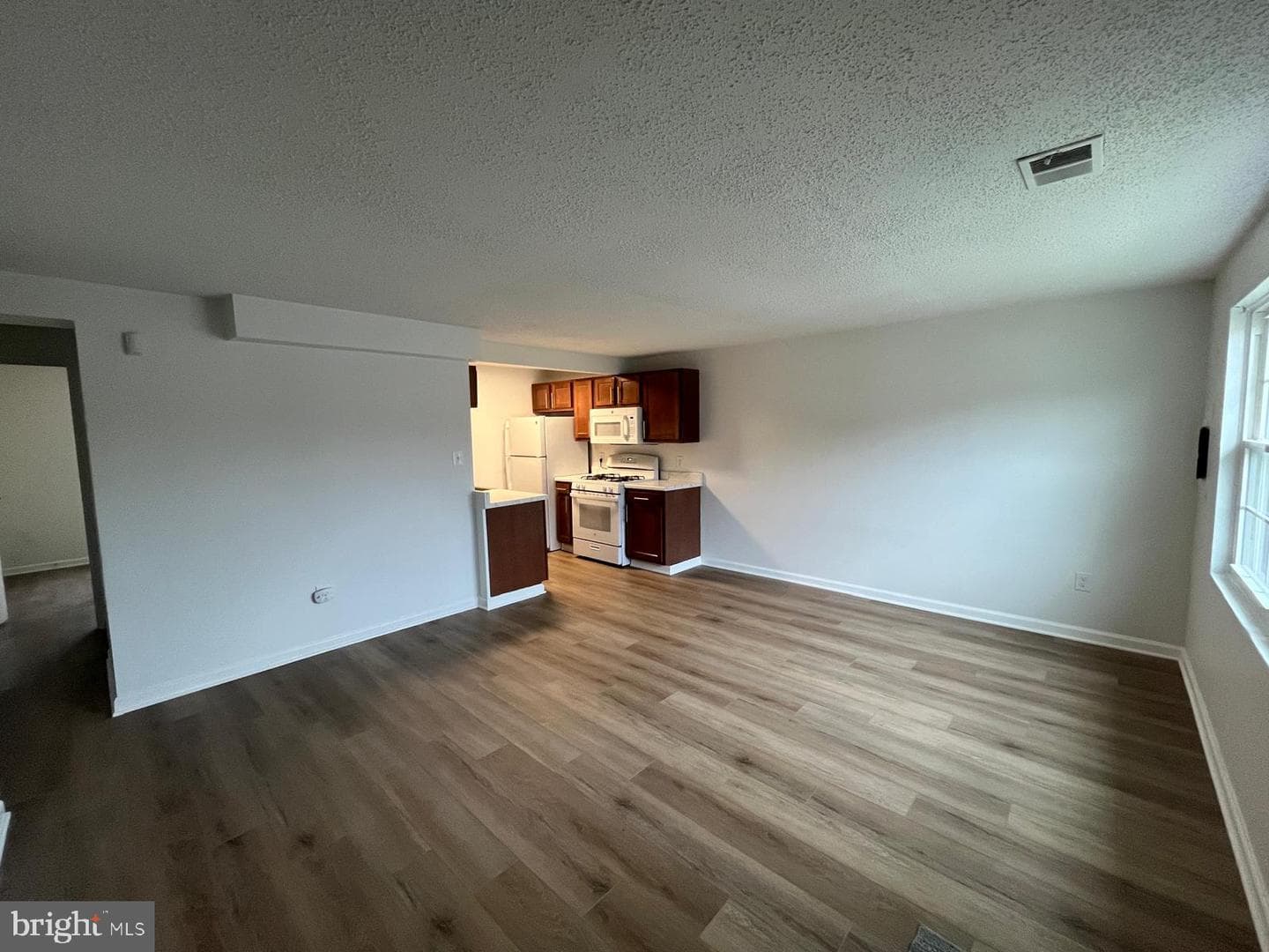 1850 Village Green Drive photo 7