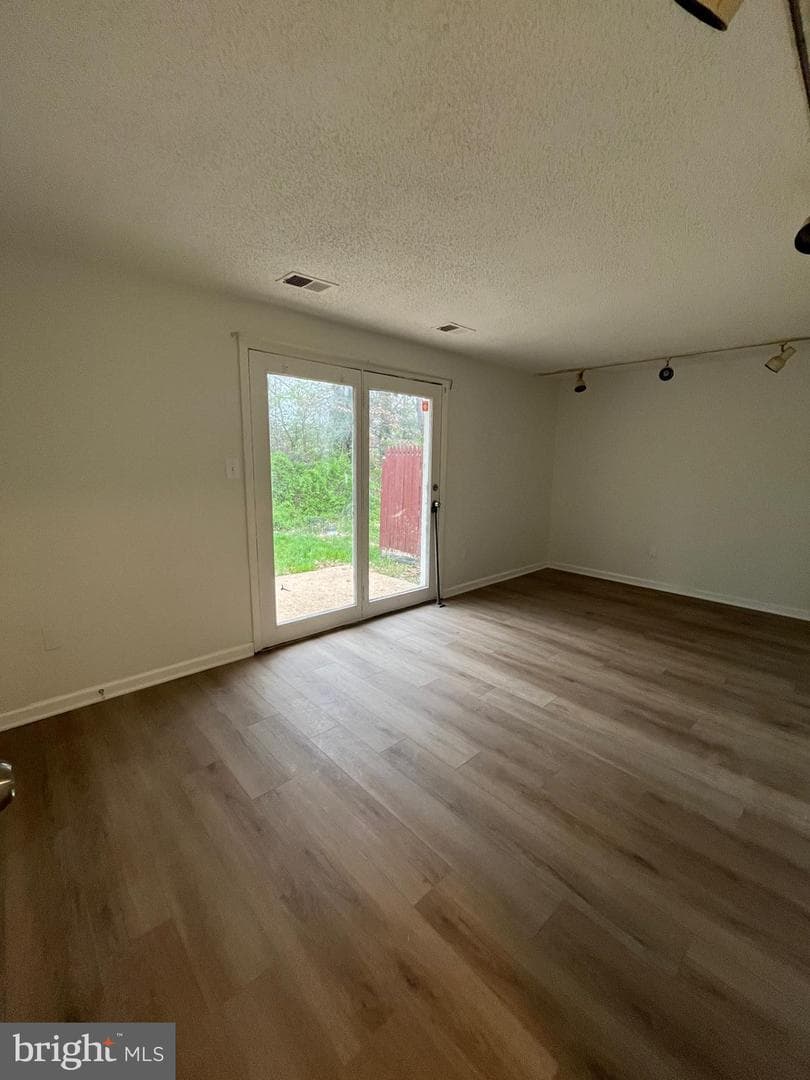 1850 Village Green Drive photo 9