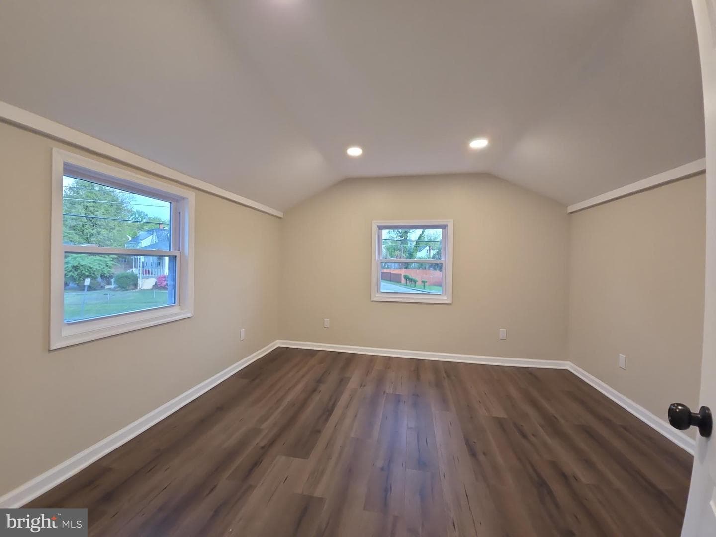 135 Seneca Drive photo 23