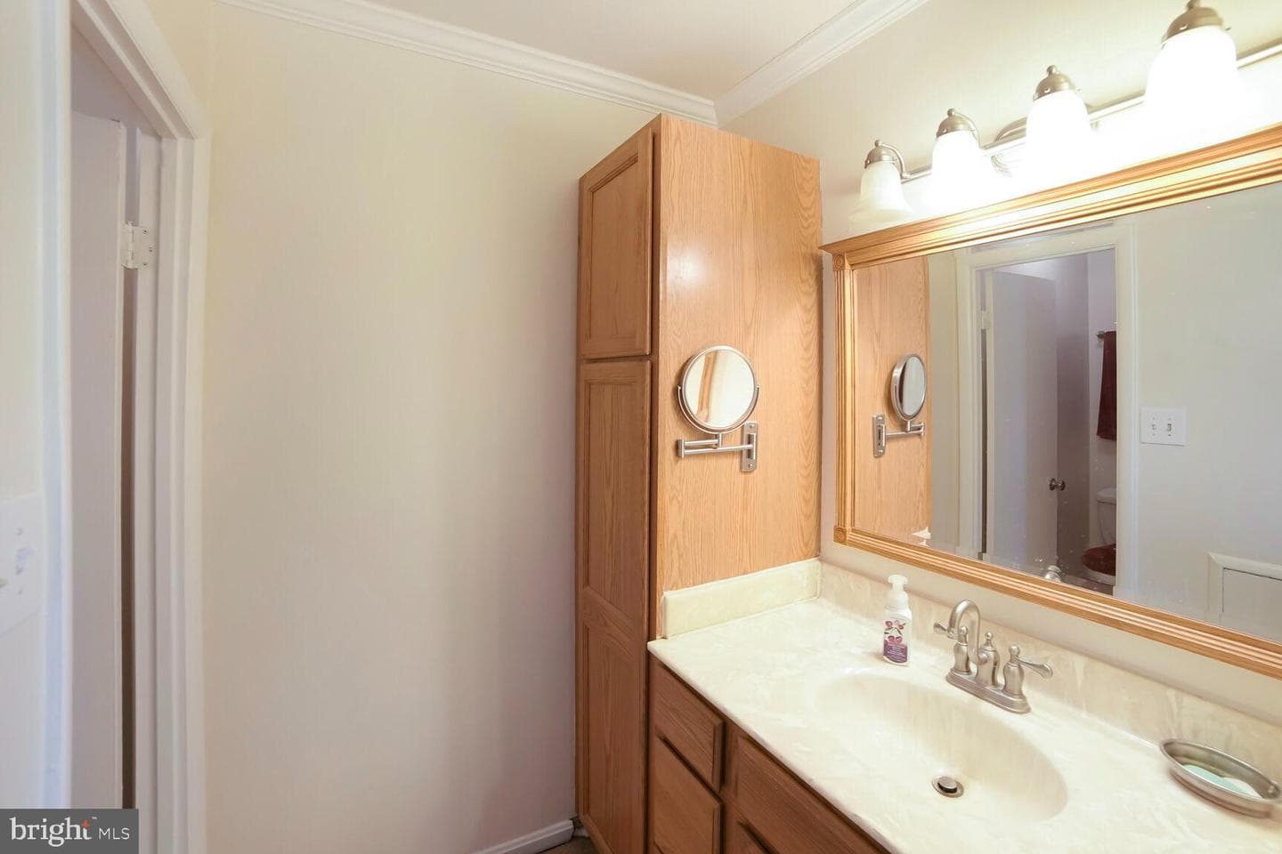 15708 Dorset Road #304 photo 23