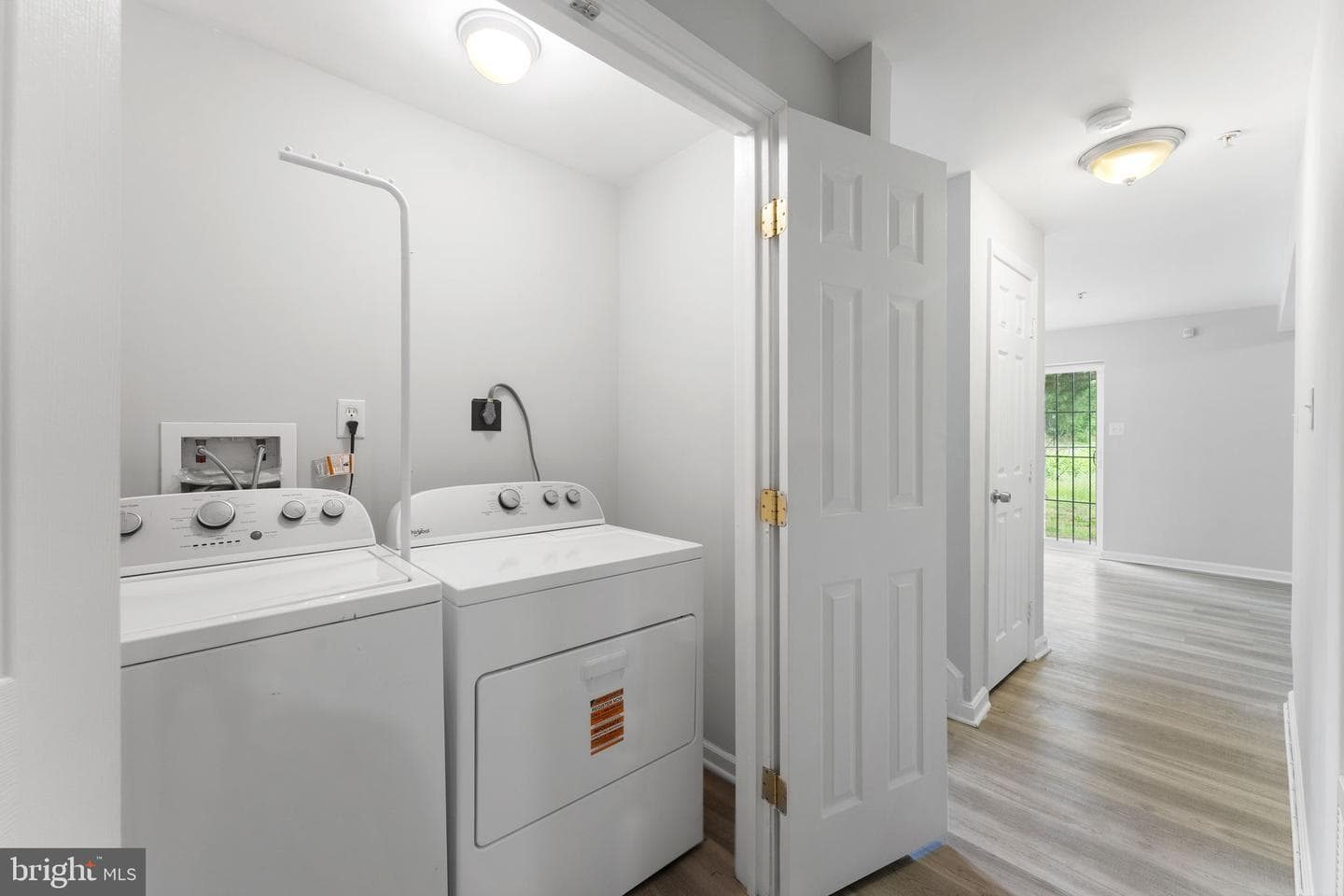 300 Goldleaf Ave photo 15
