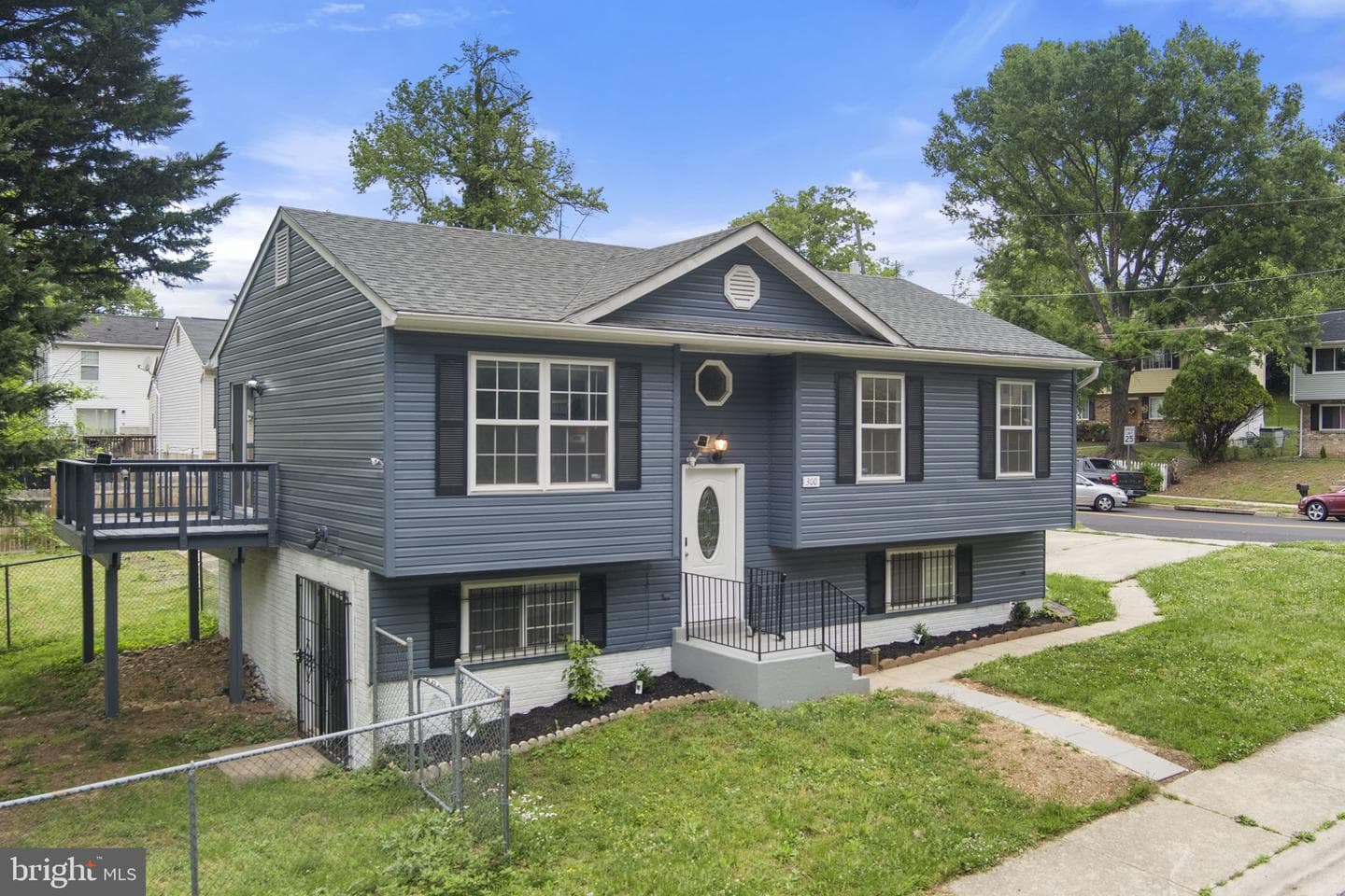 300 Goldleaf Ave photo 29