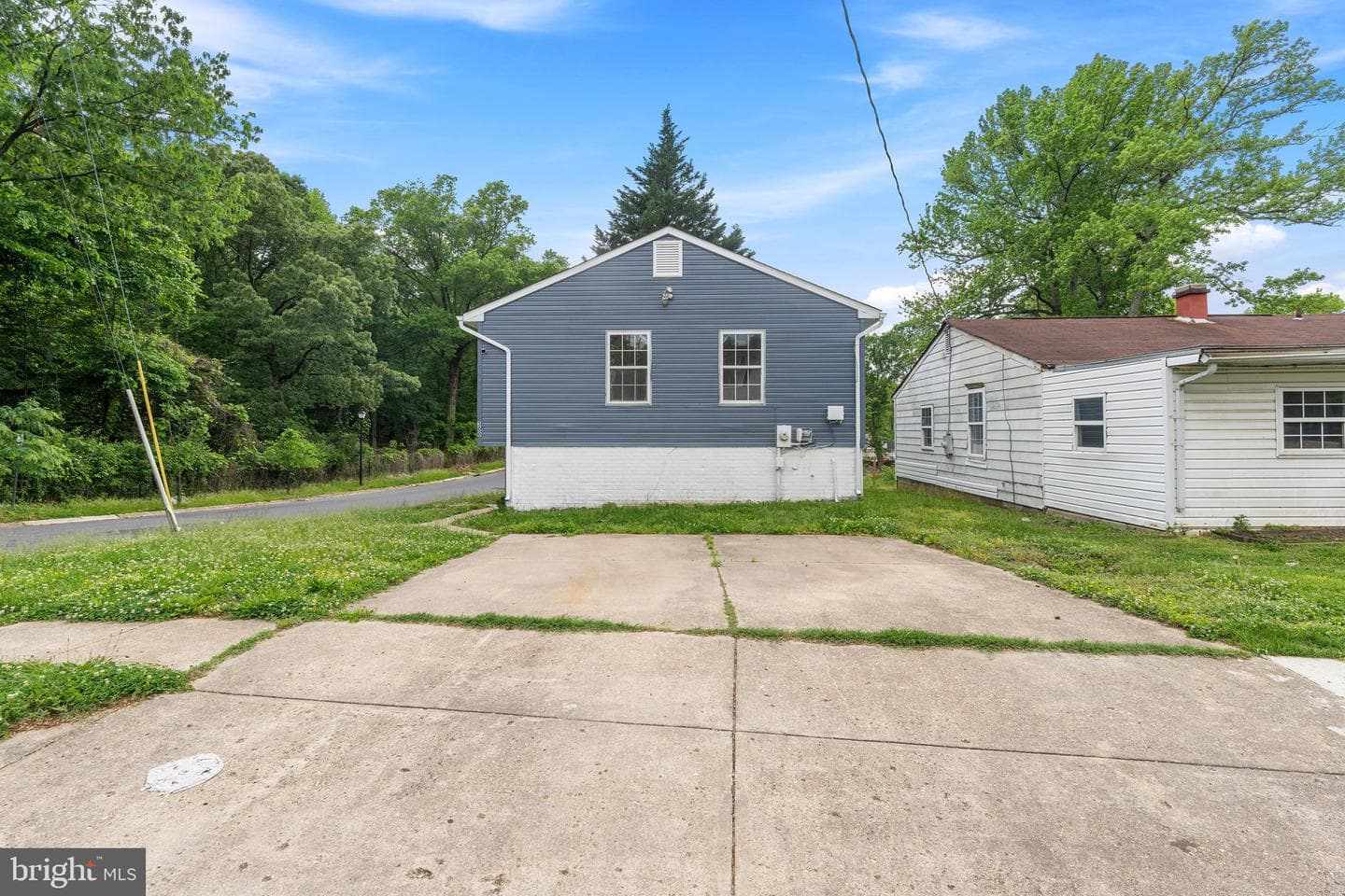 300 Goldleaf Ave photo 32