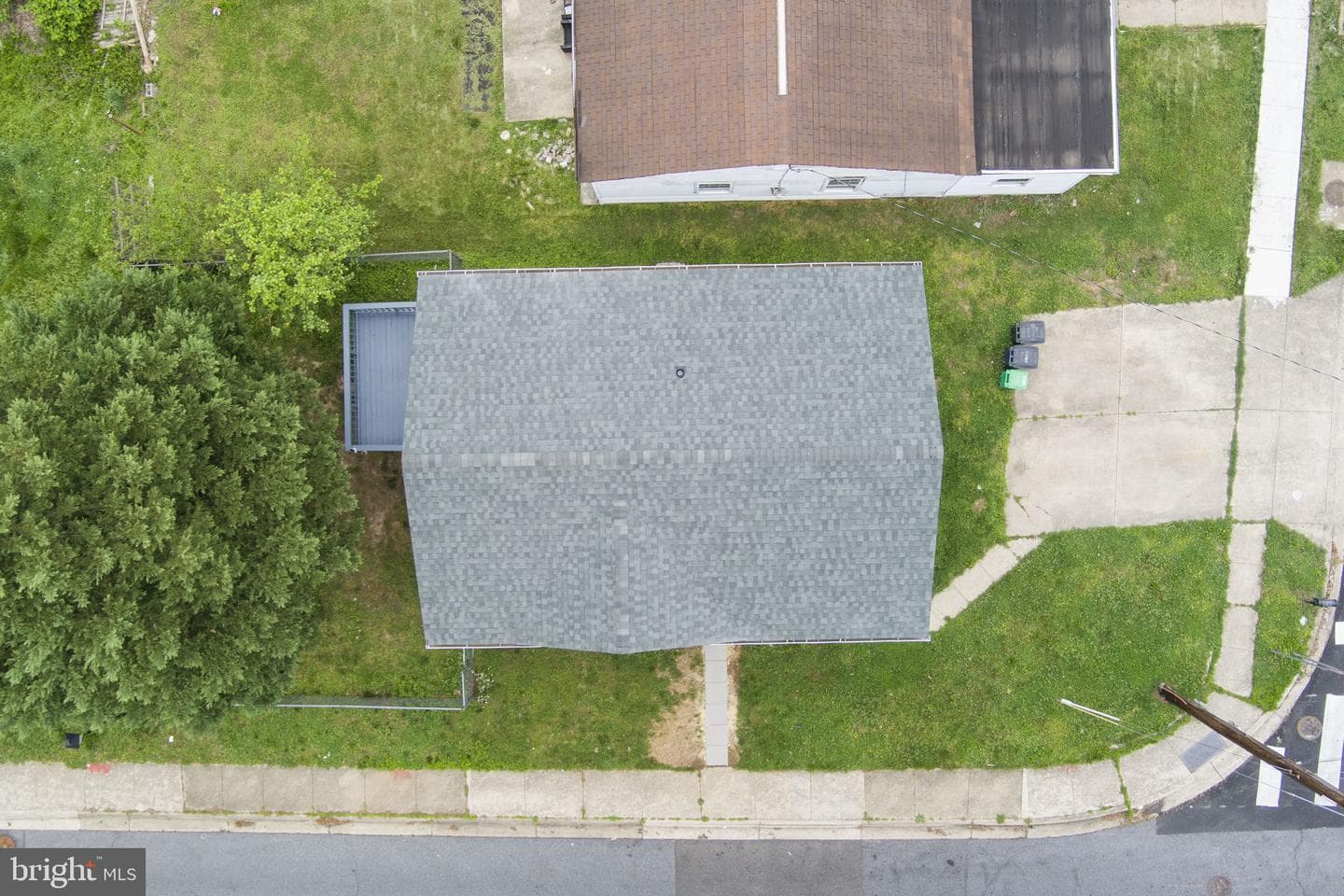 300 Goldleaf Ave photo 33